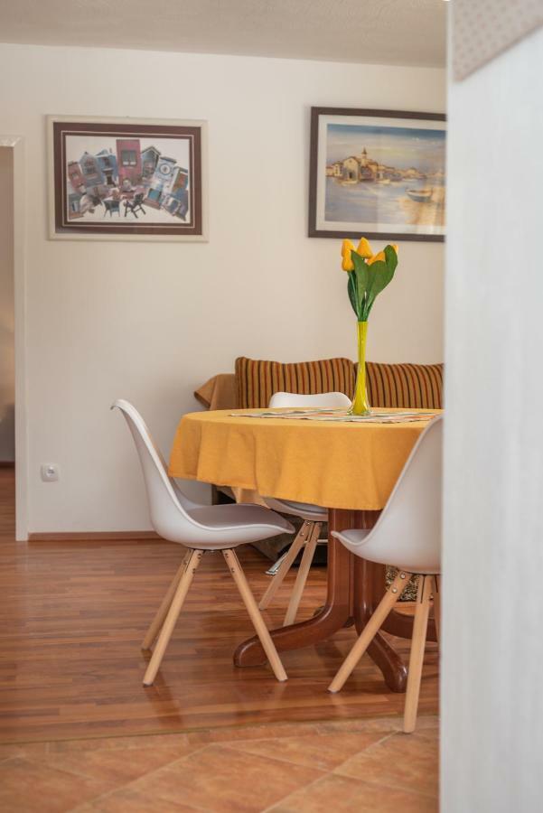 Apartment Dinka Trogir Eksteriør billede