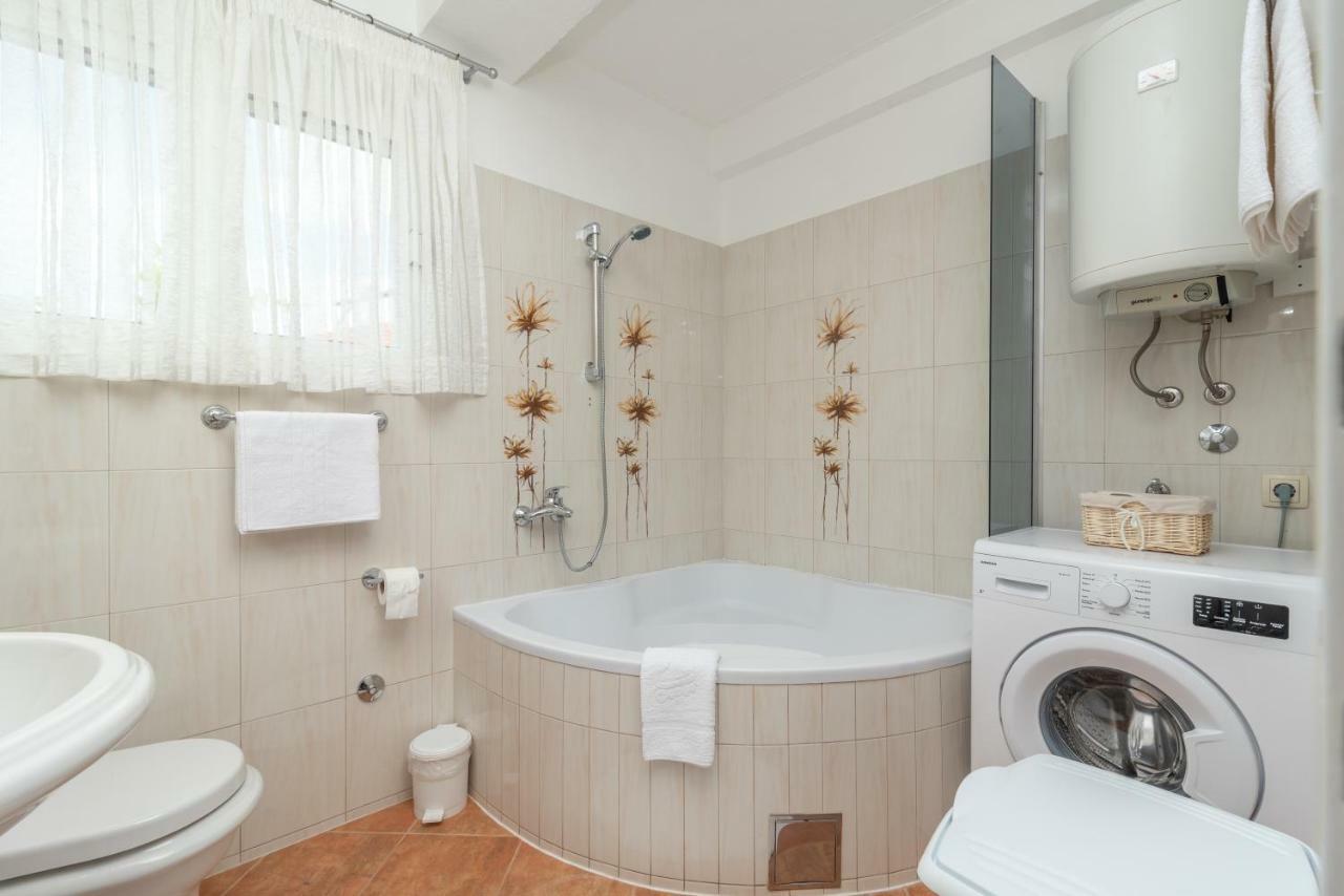 Apartment Dinka Trogir Eksteriør billede