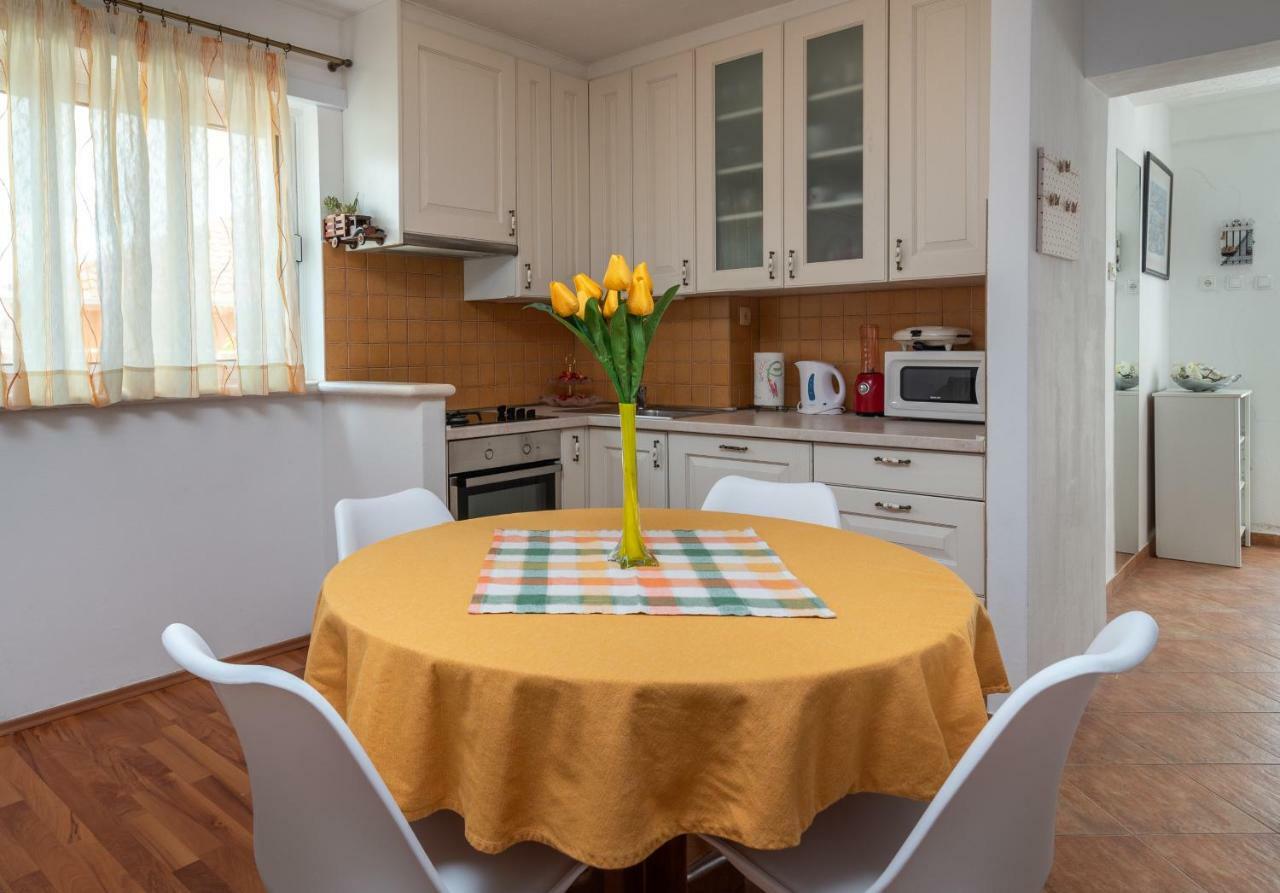 Apartment Dinka Trogir Eksteriør billede